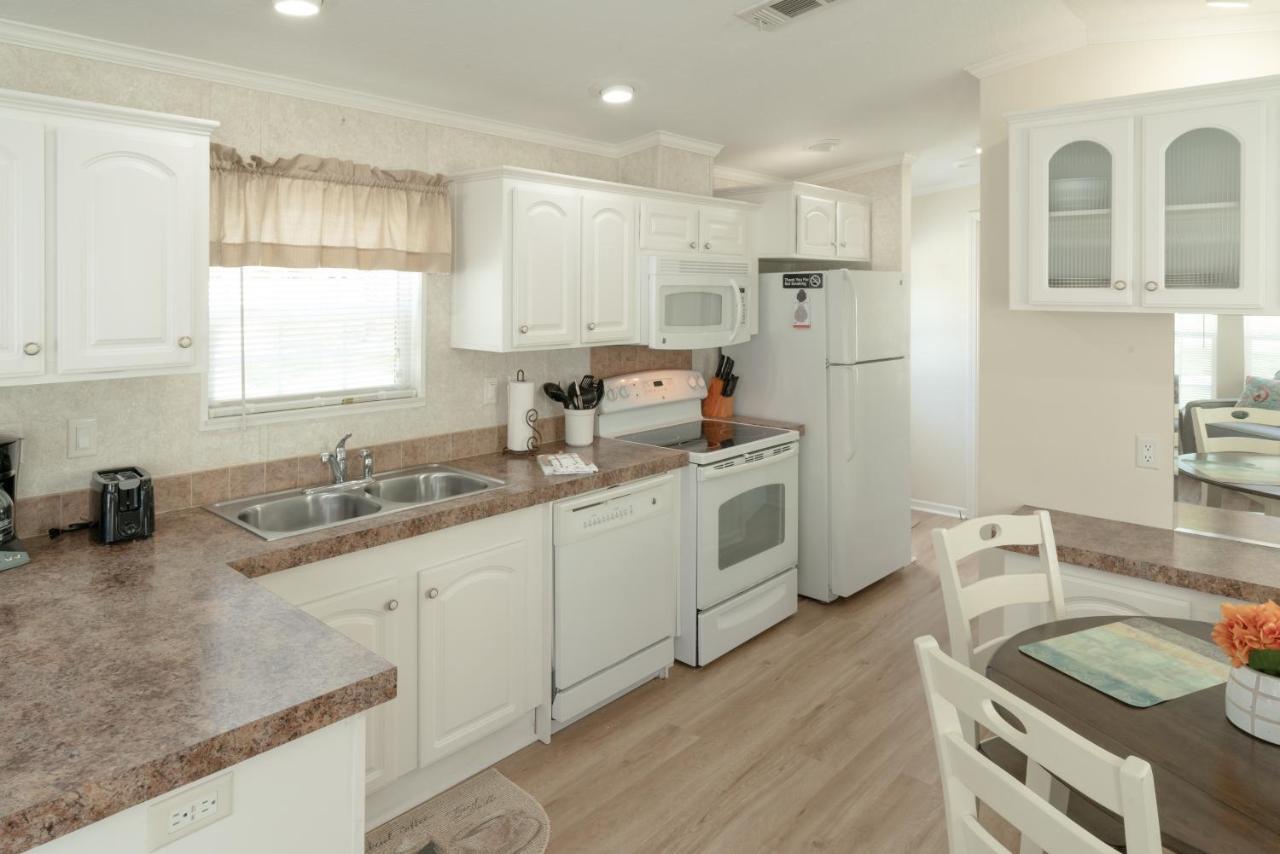Groves Rv Resort Harlem Heights Bagian luar foto