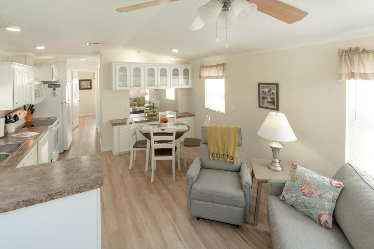 Groves Rv Resort Harlem Heights Bagian luar foto