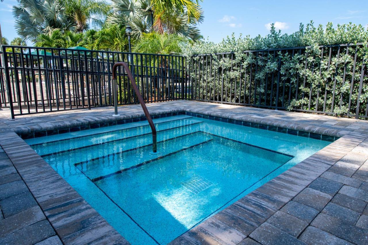 Groves Rv Resort Harlem Heights Bagian luar foto
