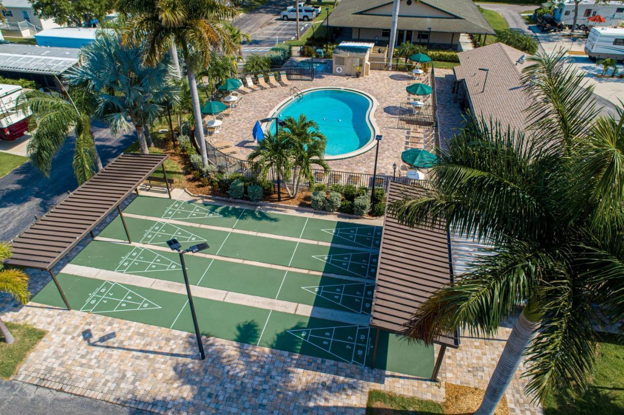 Groves Rv Resort Harlem Heights Bagian luar foto